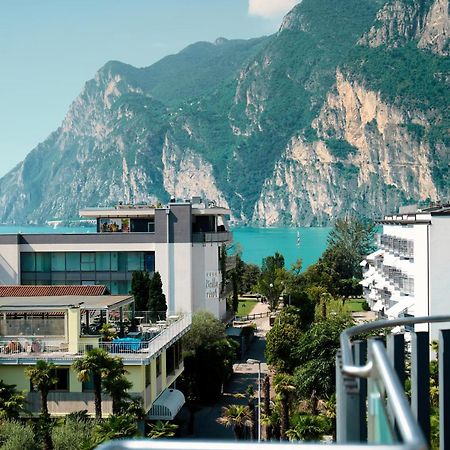 Parc Hotel Flora S Riva del Garda Bagian luar foto