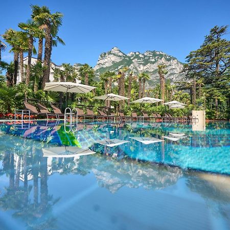 Parc Hotel Flora S Riva del Garda Bagian luar foto