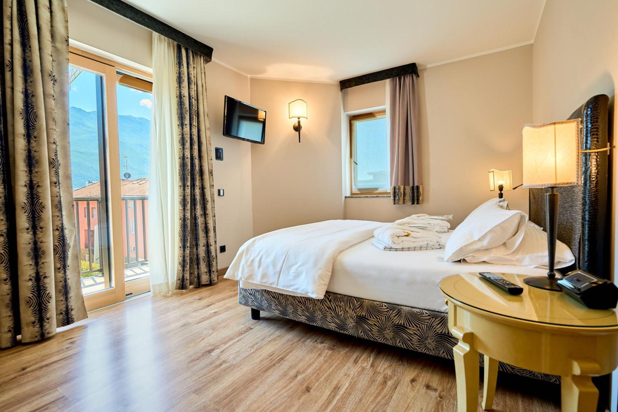Parc Hotel Flora S Riva del Garda Bagian luar foto