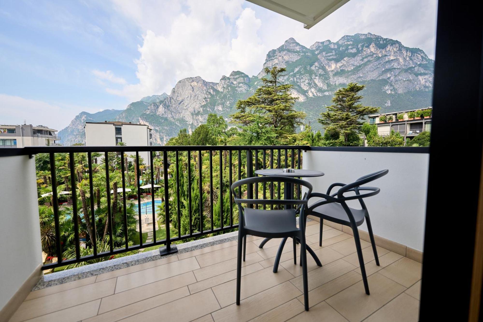 Parc Hotel Flora S Riva del Garda Bagian luar foto