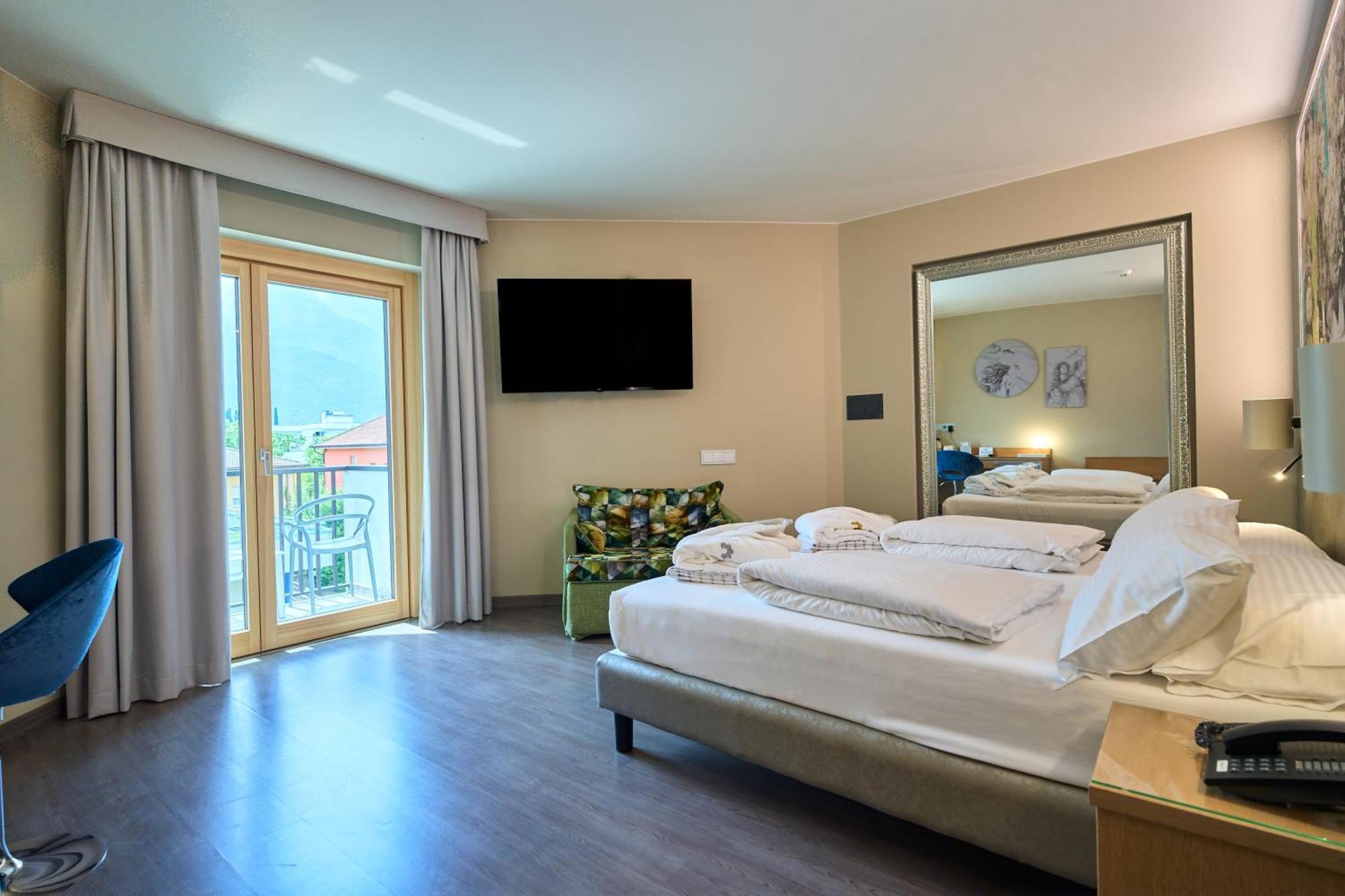 Parc Hotel Flora S Riva del Garda Bagian luar foto