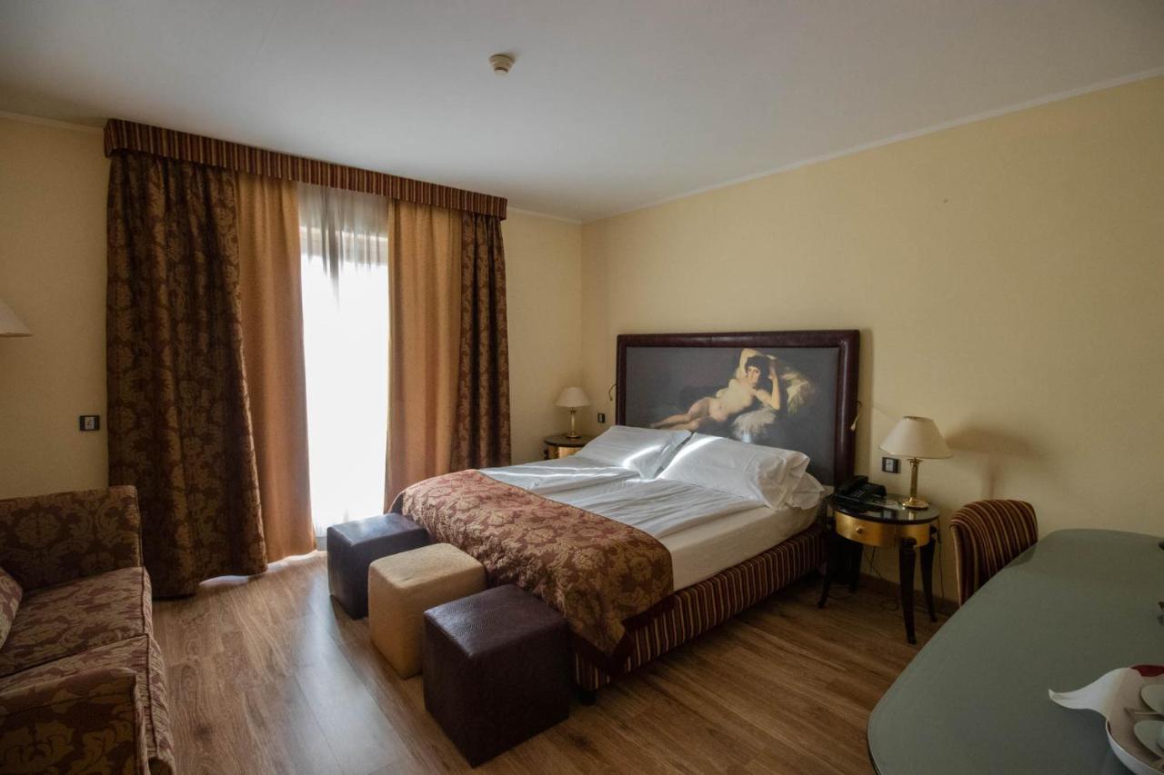 Parc Hotel Flora S Riva del Garda Bagian luar foto